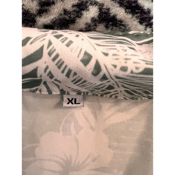 Men's Unbranded Casual Button Down Shirt XL Green White Floral Hawaiian Shirt - Picture 7 of 7